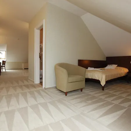 Hotel Sandor Pavillon Piest'any