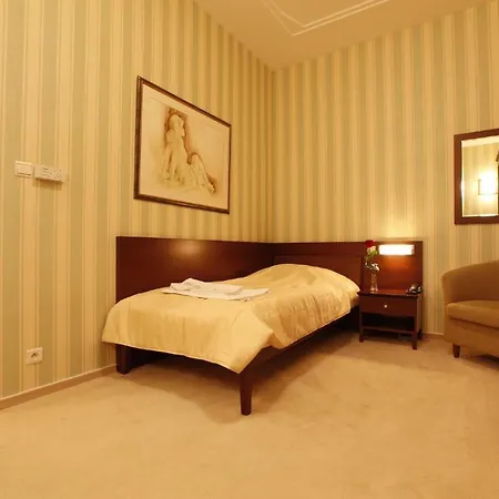 Sandor Pavillon 4* Piest'any