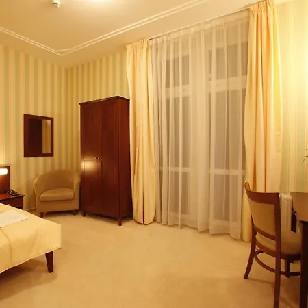 Hotel Sandor Pavillon 4*