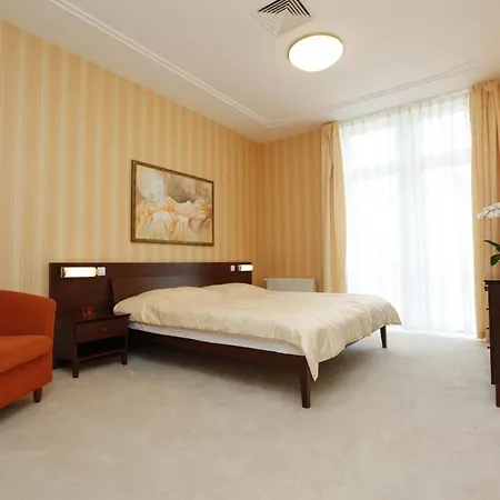 Sandor Pavillon Hotel Piest'any