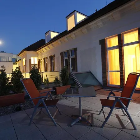 Sandor Pavillon Hotel Piest'any