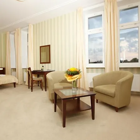 Hotel Sandor Pavillon Piest'any